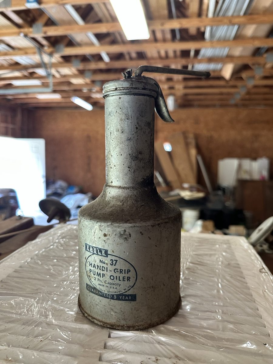 Vintage Eagle No. 37 metal Handi-Grip pump oiler